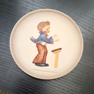 Vintage Hummel Mini Plate "Little Music Maker" Good condition. 4 Inches